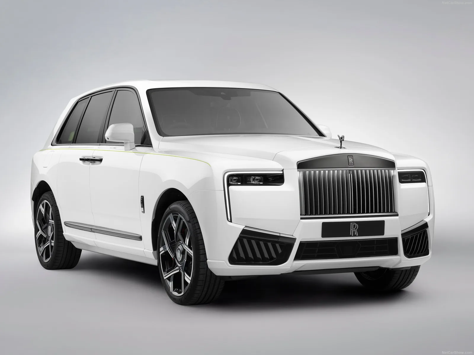Rolls-Royce Cullinan Black Badge · 2025